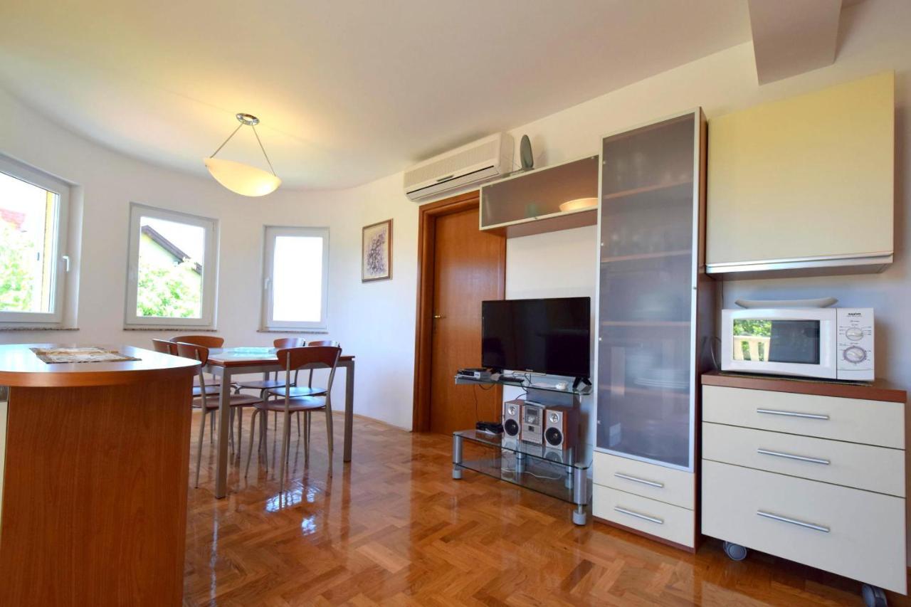 Apartment Mirela Malinska Εξωτερικό φωτογραφία